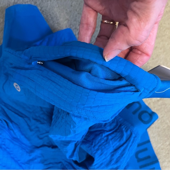 NWT Lululemon Logo Waistband HR shorts.  Size 10.  Color is Poolside. - Picture 4 of 6